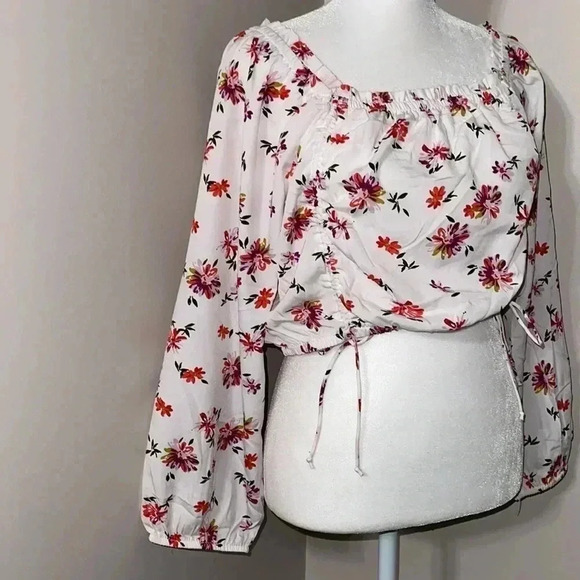 Speed Limit MPH Floral Cropped Top​​ - Picture 3 of 12